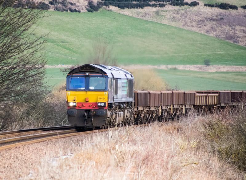 66424: 66424 on 6K30 passes Forgandenny. Photo of 66424