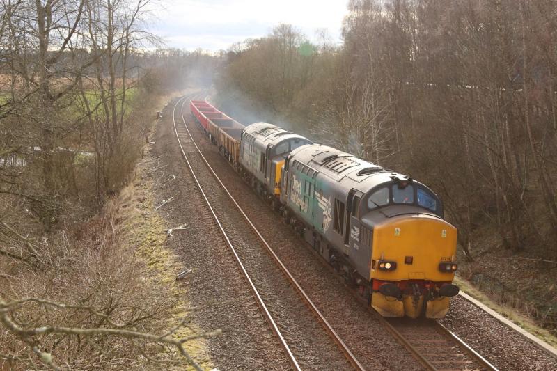 37218+607 6K20 10:35 Mossend-Forsinard: Thru luncarty 1340 mucho clag up the bank Photo of 37218+607 6K20 10:35 Mossend-Forsinard