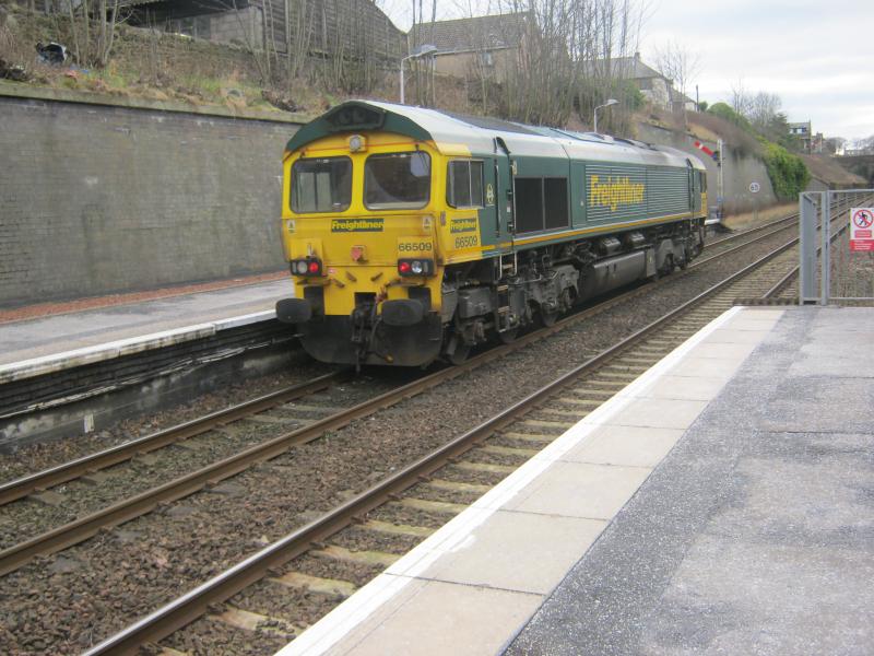 66 at Arbroath: 66509 at Arbroath heading back to Mossend after a trip to Aberdeen. Photo of 66 at Arbroath