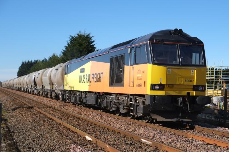 60087 at Carnoustie: Colas Rail Freight 60087 seen working 0555 Oxwellmains Lafarge to Aberdeen Craiginches passes Anderson Street crossing, Carnoustie on 7th March 2016 Photo of 60087 at Carnoustie