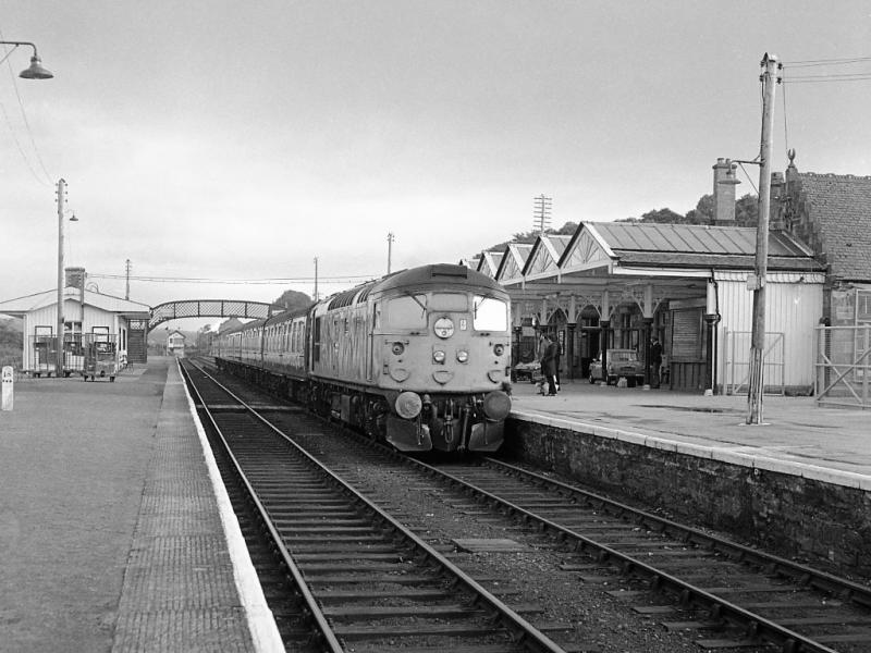 26041 (1): 26041 rolls into Dingwall on 4 July 1978 with the 17.45 Inverness to Kyle. Photo of 26041 (1)