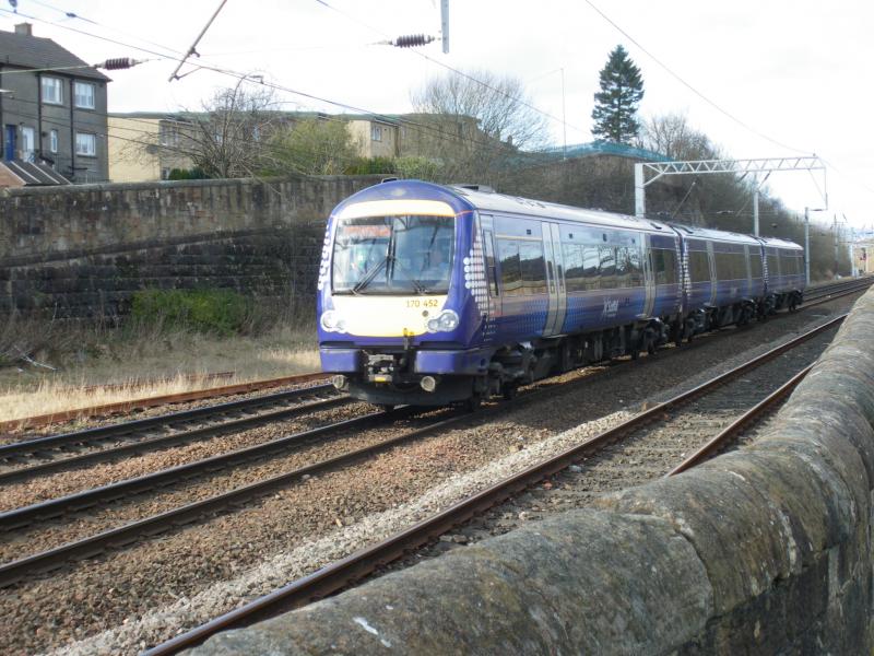 Queen St Diversions: 170452 approaches Coatbridge Central with an Aberdeen-Glasgow Central service Photo of Queen St Diversions