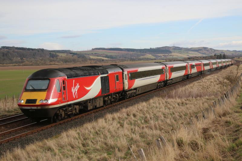 Photo of 43315 leading Highland Chieftain