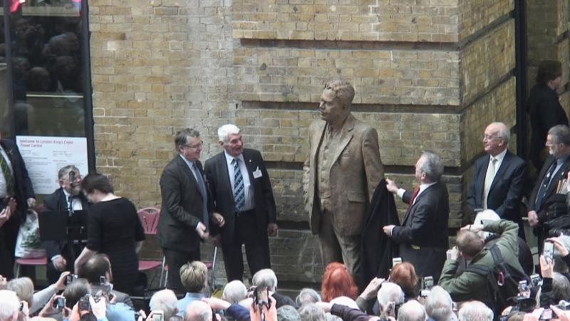 kings cross london 5.4.2016: un-veiling statue of sir nigel gresley Photo of kings cross london 5.4.2016