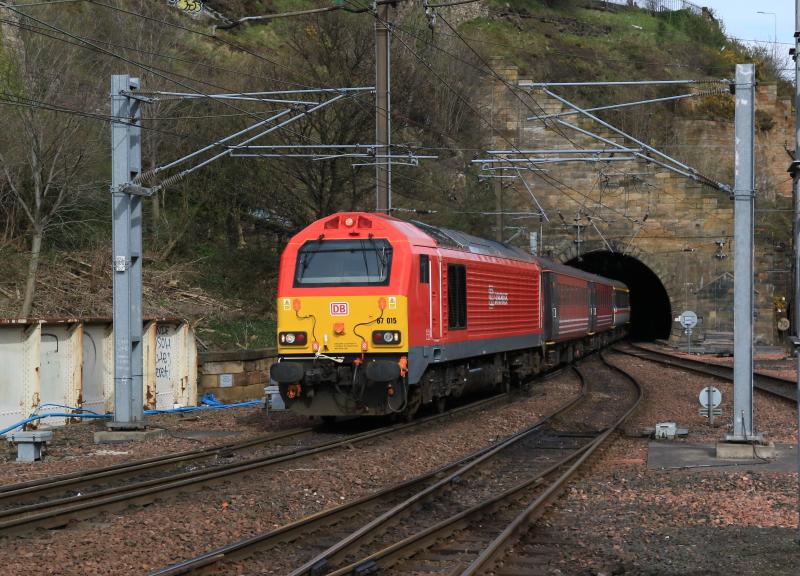 1Z55: 67015 leading 90009 topn tail on 1Z55 14.25 Tweedbank to Edinburgh leaving Calton Tunnel North on 09/04/2016 Photo of 1Z55
