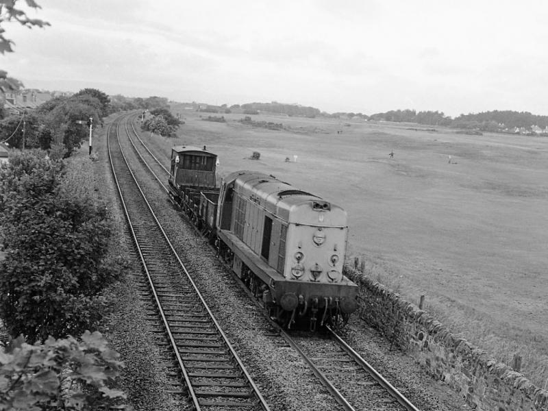 20036: 20036 trundles past golfers at Lochgreen Junction on 7 July 1978. Photo of 20036