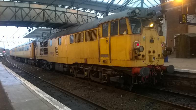 31233 on 1Q47: NR 31233 at Ayr station with 1Q47 test train 14/4/2016 Photo of 31233 on 1Q47