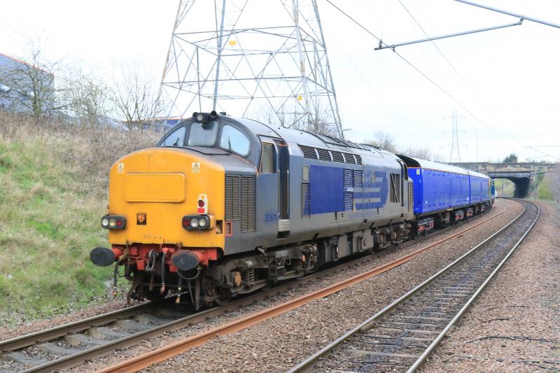 5Z51: 37611 on the rear with 20142 + 20189 on 5Z51 08.10 Carlisle to Craigentinny approaching Portobello Jct on 15/04/2016 Photo of 5Z51