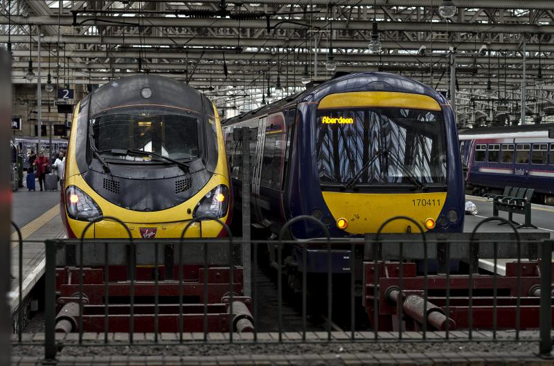 170411 ON 14.15 TO ABDN AT G.CENTRAL 16.4.16.jpg: Photo of 170411 ON 14.15 TO ABDN AT G.CENTRAL 16.4.16.jpg