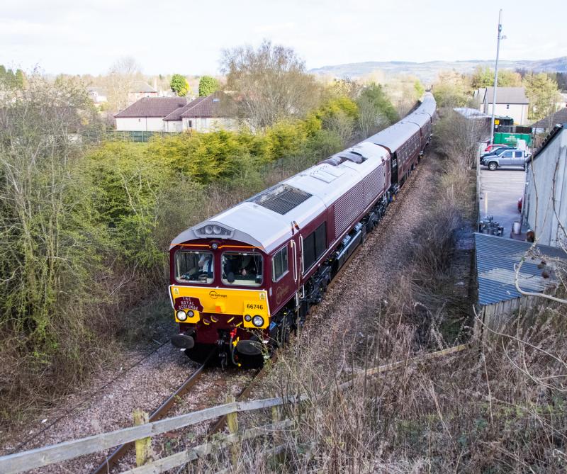 66746: 66746 in Royal Scotsman livery passes Bridge of Earn today, 66736 is on the rear. Photo of 66746