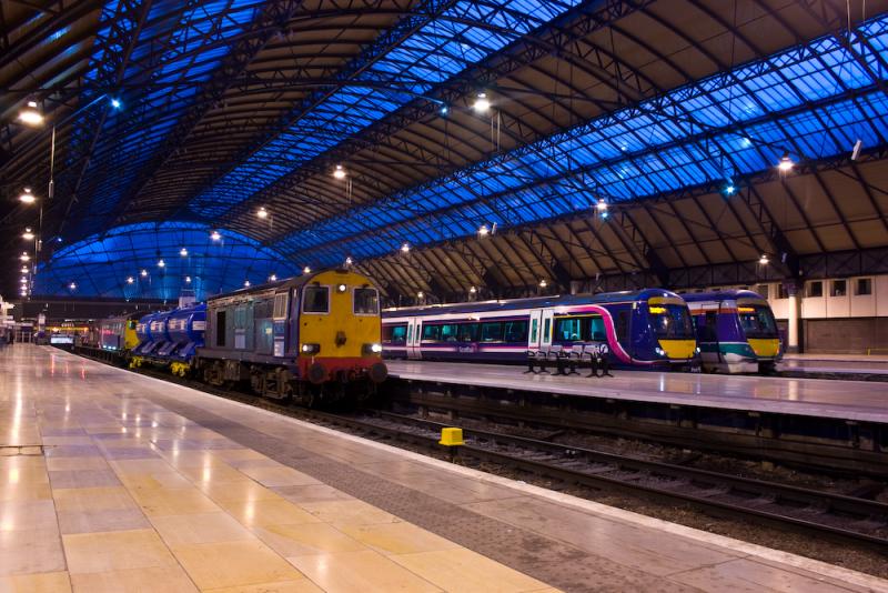 Weedkiller at Glasgow Queen Street: A pair of 20s top and tail the weedkiller train in Glasgow Queen Street on 23rd June 2006. Photo of Weedkiller at Glasgow Queen Street