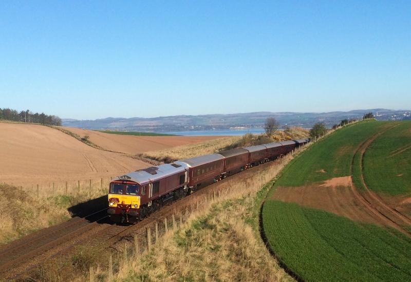 66746 1H84 Wormit 210416:
66746 completes the first tour of 2016 season this lovely sunny morn as 1H84 08:07 Dundee to Edinburgh Photo of 66746 1H84 Wormit 210416