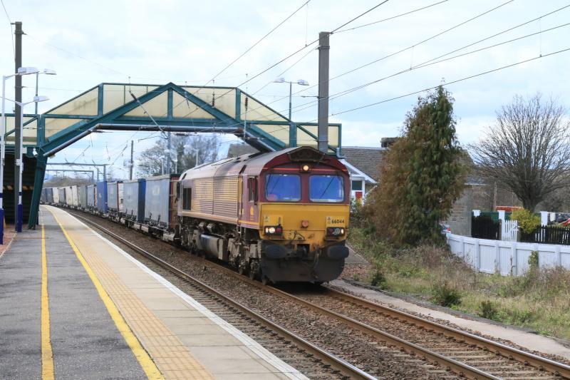 4M30: 66044 on the diverted 4M30 07.56 Grangemouth to Daventry Int Rft passing through Prestonpans on 23/04/2016 Photo of 4M30