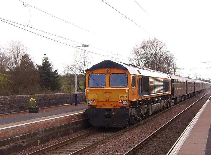 Scotsman rear end: 66733 on its way to Kilmarnock at the rear of tonights Scotsman 24 04 16, passes through Glengarnock Photo of Scotsman rear end