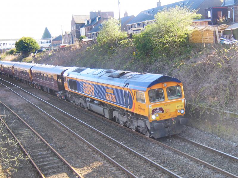 66/7 at Arbroath: In the evening sunshine Class 66/7 66733 'Cambridge PSB'heads North out of Arbroath with the Royal Scotsman. Photo of 66/7 at Arbroath