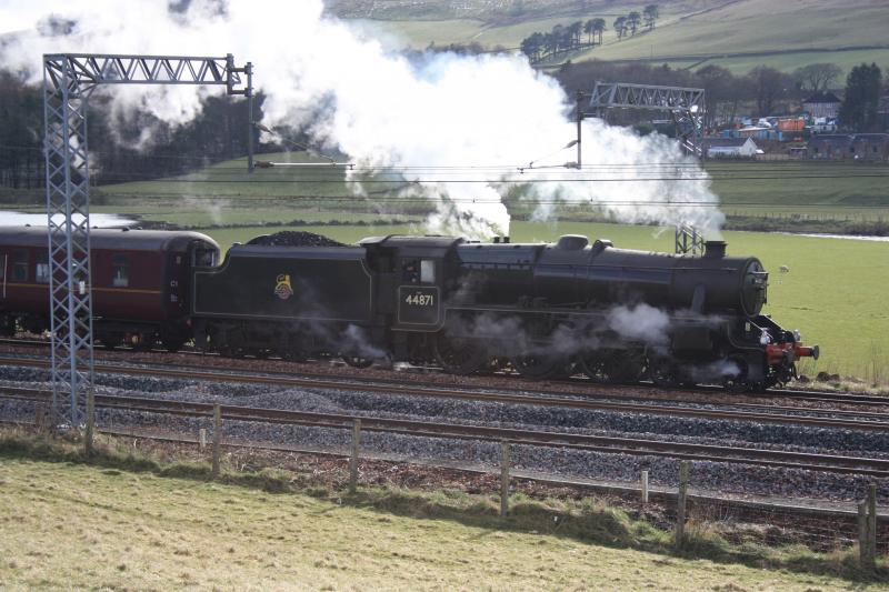 Abington Loop: Now in Evening sunlight 44871 restarts from the loop. Photo of Abington Loop