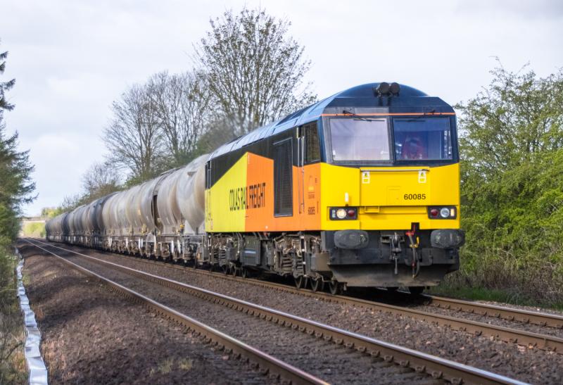 60085: 60085 with today's 6A65 passes Forgandenny. Photo of 60085