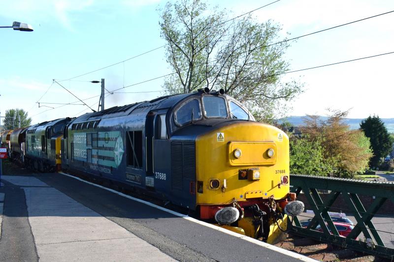 DRS 37s on 6K55 Dumbarton East 10 May 2016: DRS Class 37s #37688 & 37218 with autoballasters head west through Dumbarton East bound for Dalmally Photo of DRS 37s on 6K55 Dumbarton East 10 May 2016