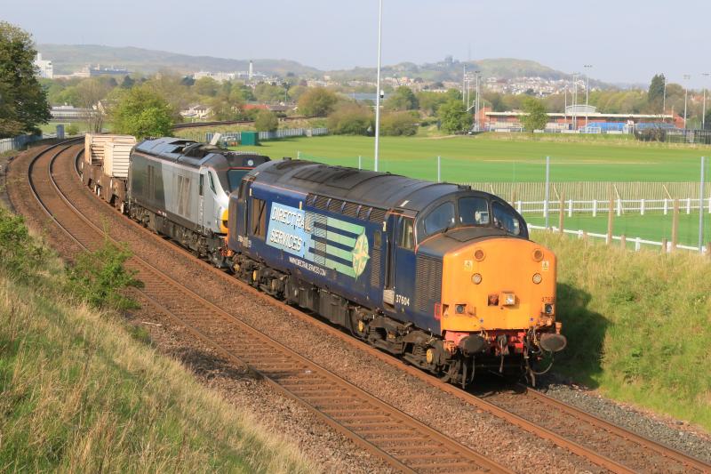 6S43: 37604 + 68017 on 6S43 Carlisle Kingmoor to Torness passing Peffermill Playing Fields on 10/05/2016 Photo of 6S43
