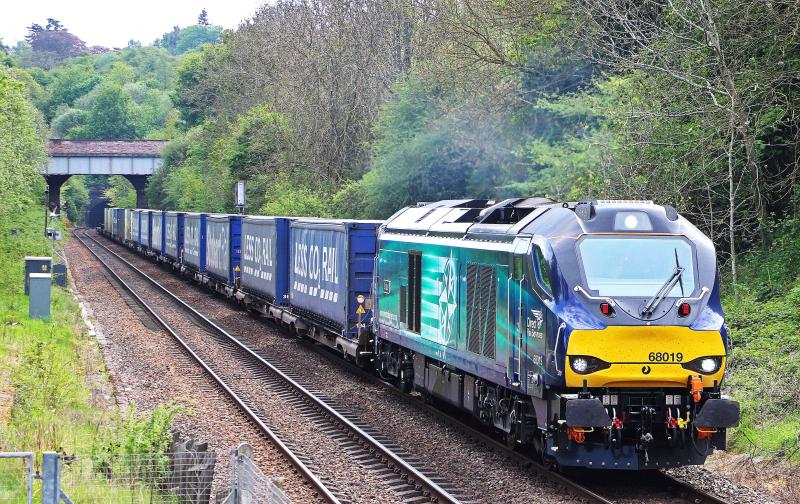 68019 - Perth: DRS 68019 'Brutus' heading towards Perth with the 4A13 Grangemouth-Aberdeen Intermodal.Thursday 12th May 2016. Photo of 68019 - Perth