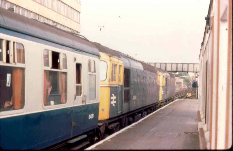 Brighton bound: 33029 and 33034 at Southampton Central in 1978 heading an Exeter to Brighton train, a regular turn for a double header. Photo of Brighton bound