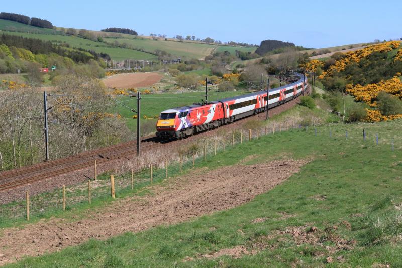 The earlier Flying Scotsman: 91101 on 1S13 11.00 Kings Cross to Edinburgh passing Houndwood on 14/05/2016. Flying Scotsman DVT on the rear Photo of The earlier Flying Scotsman