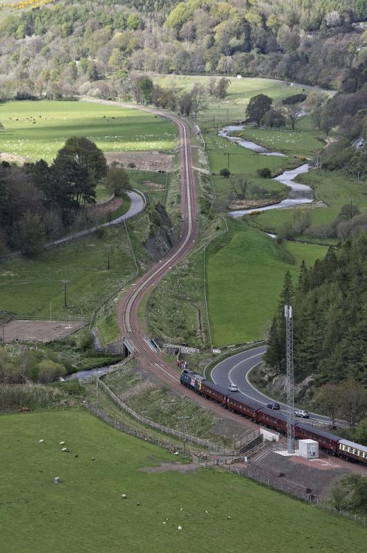 Photo of 47580 APPROACHES  BRIDGE 65 STOW AS IT HEADS NORTH  15.5.16.jpg