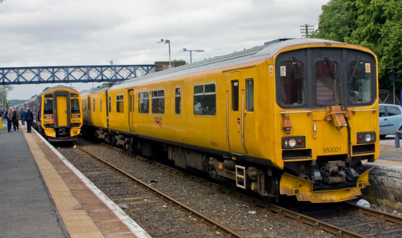 Network Rail and FSR units meet at Dyce: 950001 Departs from Dyce working 2Q08 Inverness TMD -Aberdeen whilst 158714 collects passengers for Inverness Photo of Network Rail and FSR units meet at Dyce