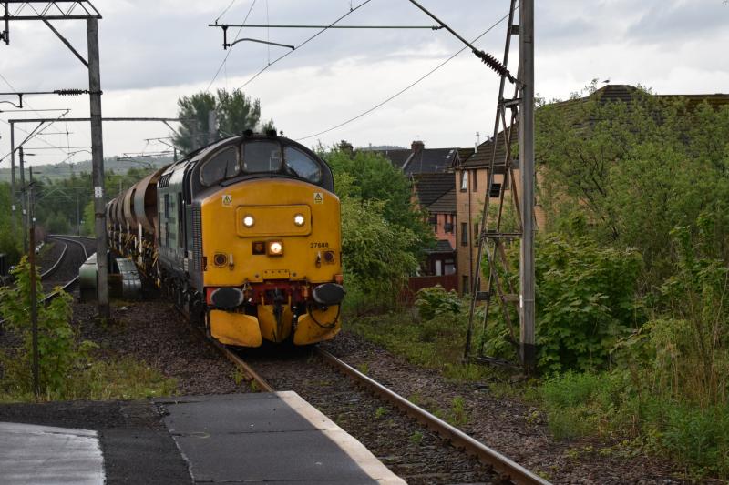 DRS Cl37 37688 6K55 18 May 2016: DRS Class 37 #37688 heads 6K55 at Dumbarton East on 18 May 2016 Photo of DRS Cl37 37688 6K55 18 May 2016