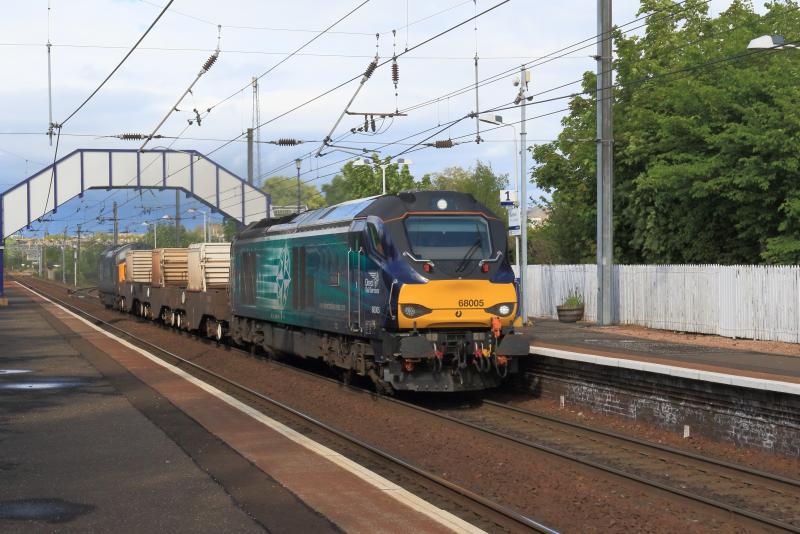 68005 on 6M50: 68005 topn tail with 37607 on 6M50 15.12 Torness to Carlisle Kingmoor passing through Slateford station on 19/05/2016 Photo of 68005 on 6M50
