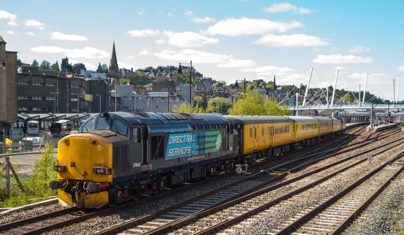 37602 & 608 pass Stirling Middle with 1Z01 for Inverness: 37602 & 608 pass Stirling Middle with 1Z01 for Inverness Photo of 37602 & 608 pass Stirling Middle with 1Z01 for Inverness