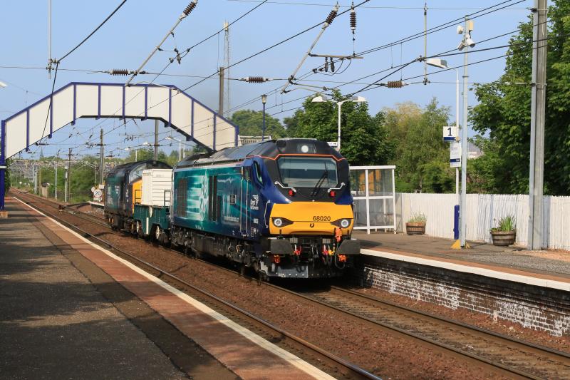 6M50: 68020 leads 37069 topn tail & 1 new wagon passing through Slateford on 09/06/2016 Photo of 6M50