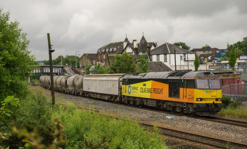 Photo of 60076 passes Larbert with 6A65 for Aberdeen. 15.6.16