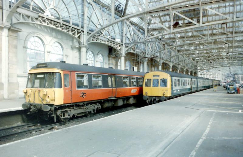 303038 Glasgow Central: 303038 sits beside 101336 in Glasgow Central 21st June 1986 Photo of 303038 Glasgow Central