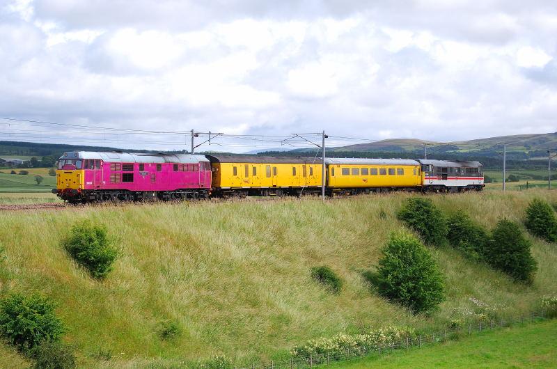Pink 31601 & InterCity 31454: NR test train heads NB at Pettinain, near Carstairs. 16/07/2008 Photo of Pink 31601 & InterCity 31454