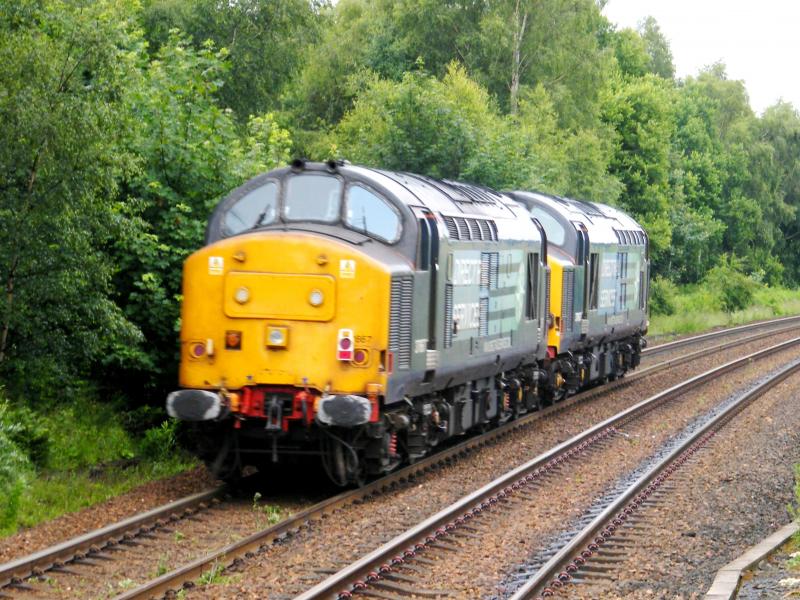 37607 & 37667 @ Gleneagles - 09 July 2016: Speeding north, at 13.36, in light rain, '0Z37' from Motherwell to Inverness, running 28 minutes late. Photo of 37607 & 37667 @ Gleneagles - 09 July 2016