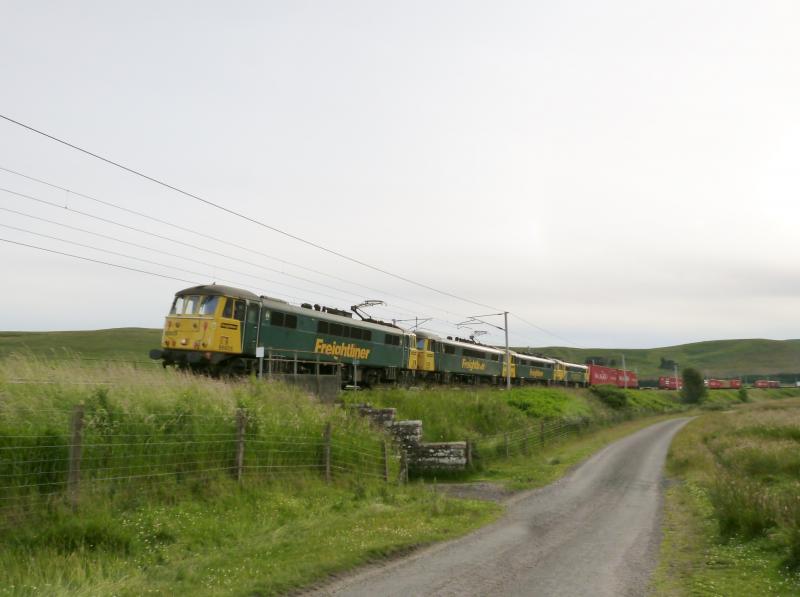 Quadruple 86s: Quadruple 86 Freightliner Photo of Quadruple 86s