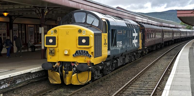 37025 AVIEMORE 16.7.16: Photo of 37025 AVIEMORE 16.7.16