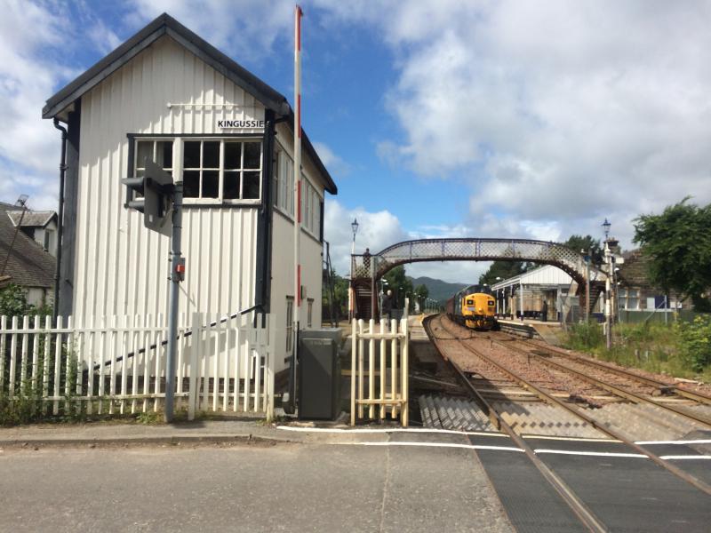 37025 1Z37 160716 Kingussie: Photo of 37025 1Z37 160716 Kingussie