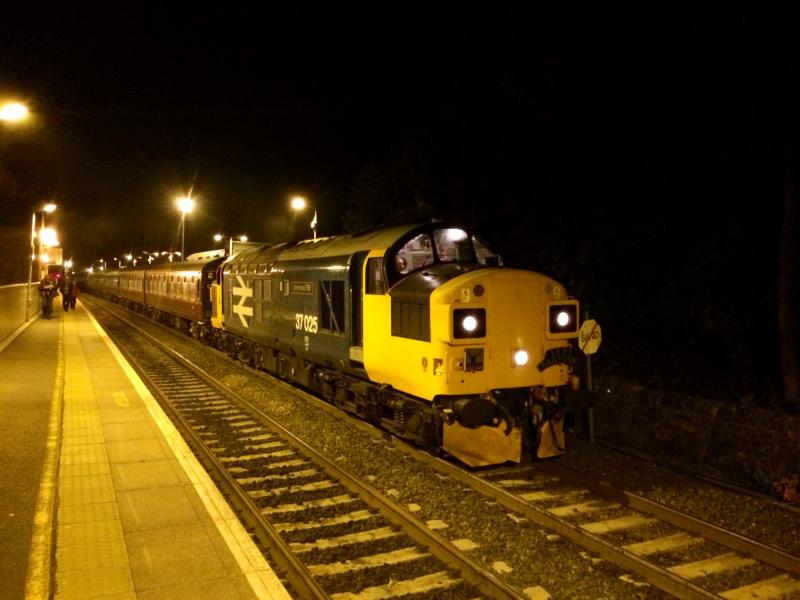 37025 1Z38 160716 Linlithgow: Photo of 37025 1Z38 160716 Linlithgow