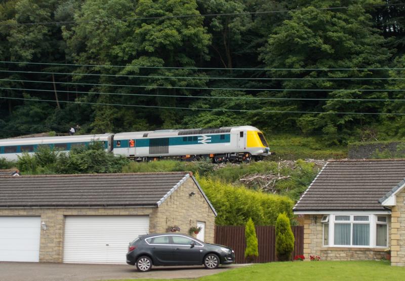 41001 : Prototype HST 41001 heads up the hill away from Bo'ness on an afternoon train during the July 2016 gala weekend. Photo of 41001