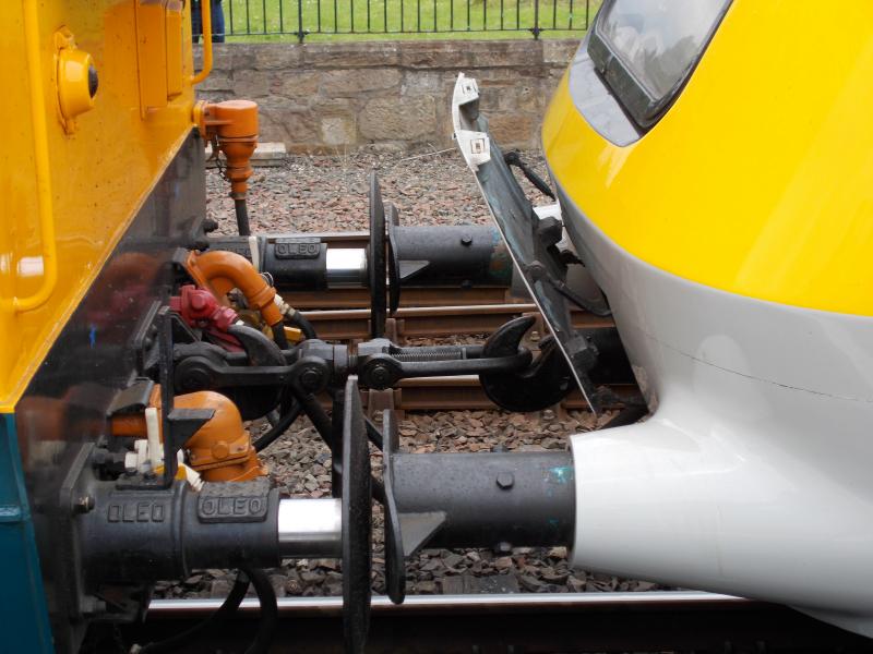 Coupling with 41001.: The hidden coupling under the skirt of 41001.(!) Photo of Coupling with 41001.