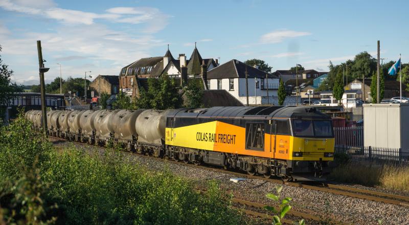 Photo of 60002 passes Larbert with 6A65 for Aberdeen. 4.8.16