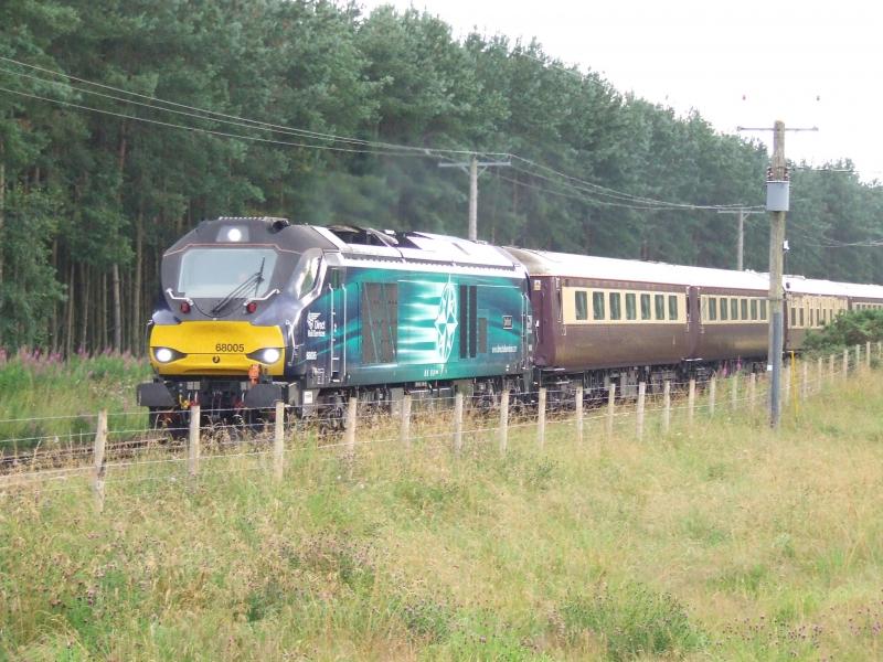 68005 on Dinner Tour: 68005 leads the Edinburgh - Edinburgh dinner tour towards Bow of Fife LC on 6 Aug 2016 Photo of 68005 on Dinner Tour