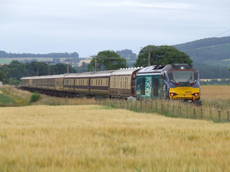 68022 on rear of Dinner Tour: 68022 backs up 68005 at Bow of Fife LC on the Edinburgh - Edinburgh Dinner Tour on 6 Aug 2016. On arrival at Dundee 68022 will lead back to Edinburgh via Perth Photo of 68022 on rear of Dinner Tour