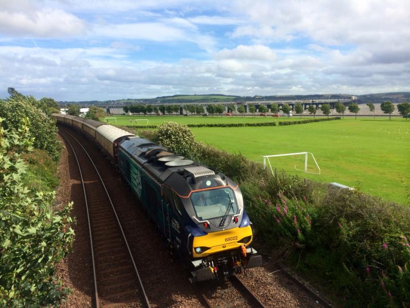 68022 68005 070816 Northern Belle Dundee : Photo of 68022 68005 070816 Northern Belle Dundee