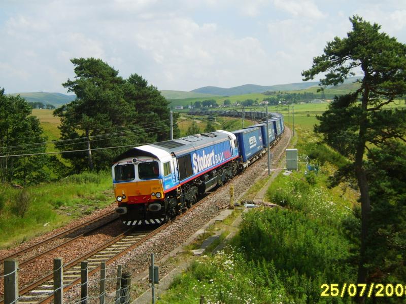 Eddies back in town!: 66411 at Abington on Tesco Train looking very smart.
25/07/08 Photo of Eddies back in town!