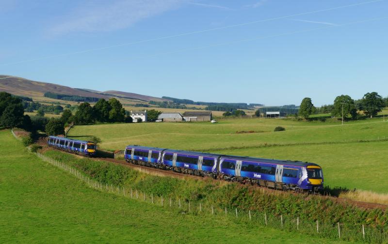 Photo of Dundee to Glasgow 170s pass at Glendevon Rd. bridge 