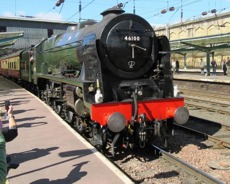 46100 IN CARLISLE: Royal Scot having just arrived from Edinburgh about to shunt the ECS. Photo of 46100 IN CARLISLE