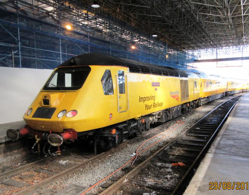 flying banana on a break : Measurement train and crew take a break at Carlisle Photo of flying banana on a break
